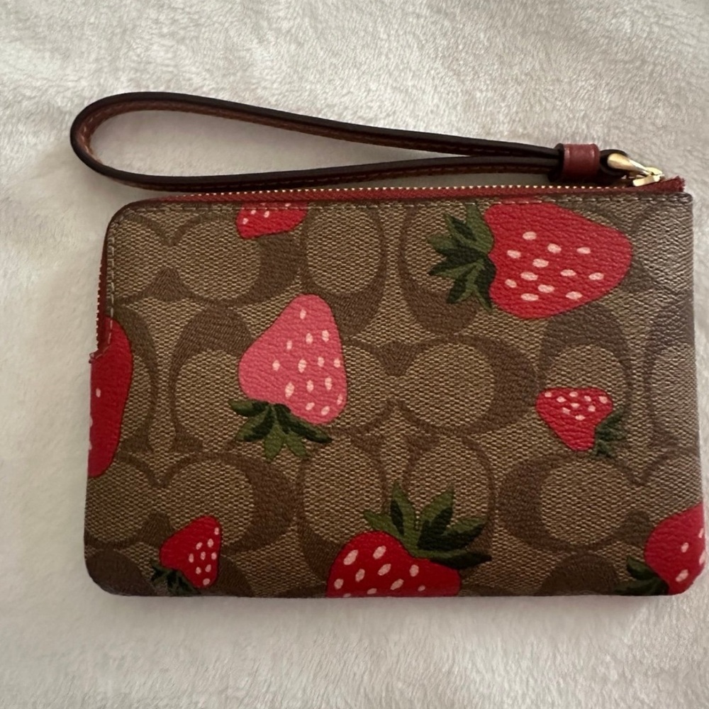 🍓Coach Strawberry Wristlet - Picture 2 of 4